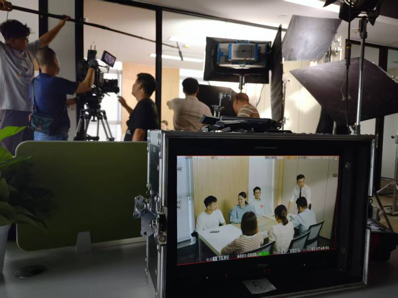 龙马潭区TVC拍摄公司：科技产品视觉化大师，诠释未来感与功能美学